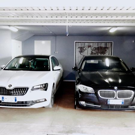 Phoenix Garda Hills Сирмионе Екстериор снимка