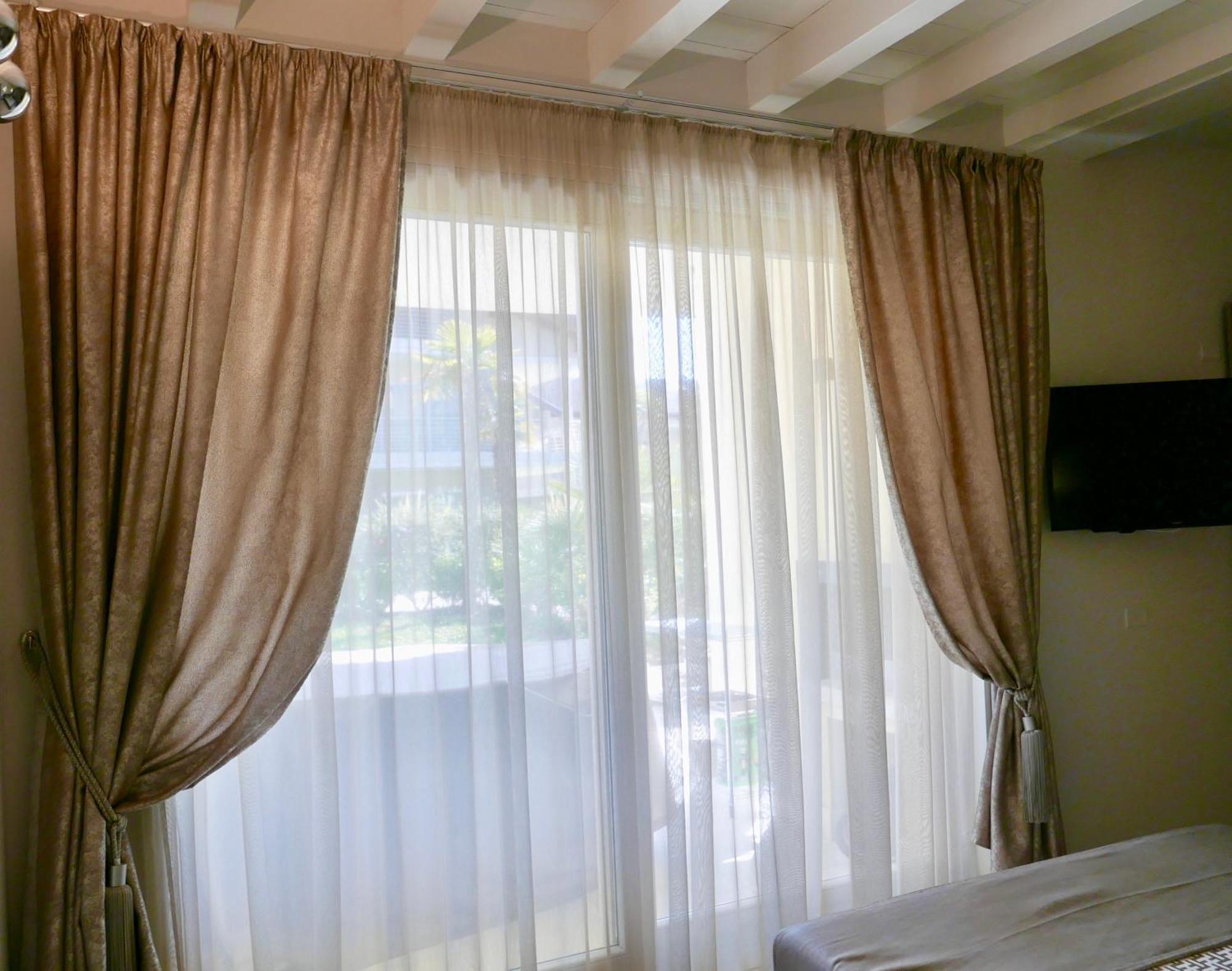 Phoenix Garda Hills Сирмионе Екстериор снимка