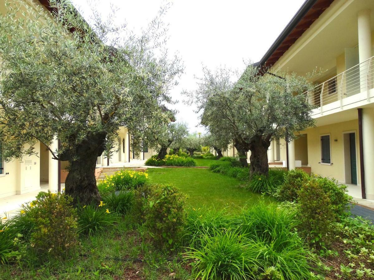 Phoenix Garda Hills Сирмионе Екстериор снимка