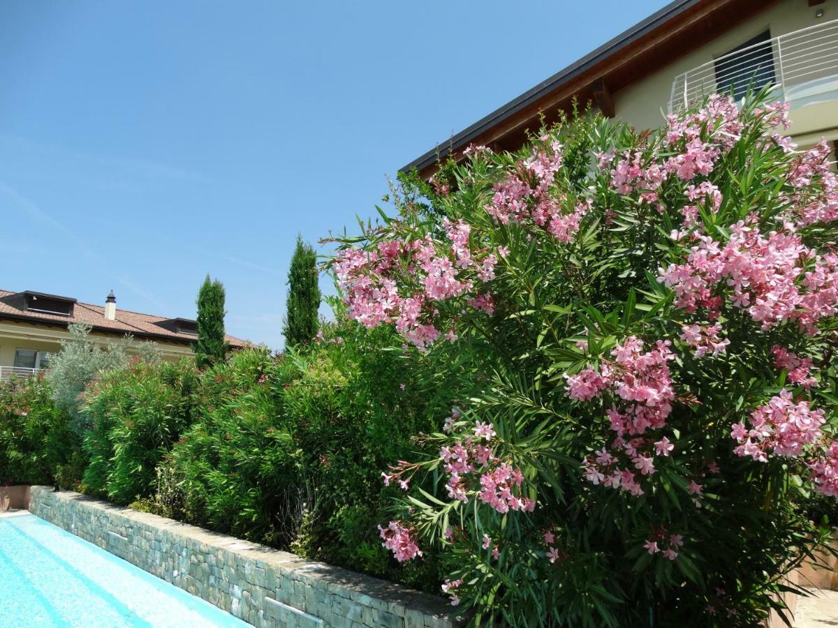 Phoenix Garda Hills Сирмионе Екстериор снимка