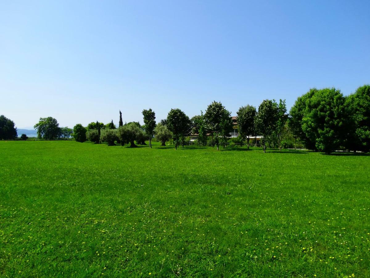 Phoenix Garda Hills Сирмионе Екстериор снимка