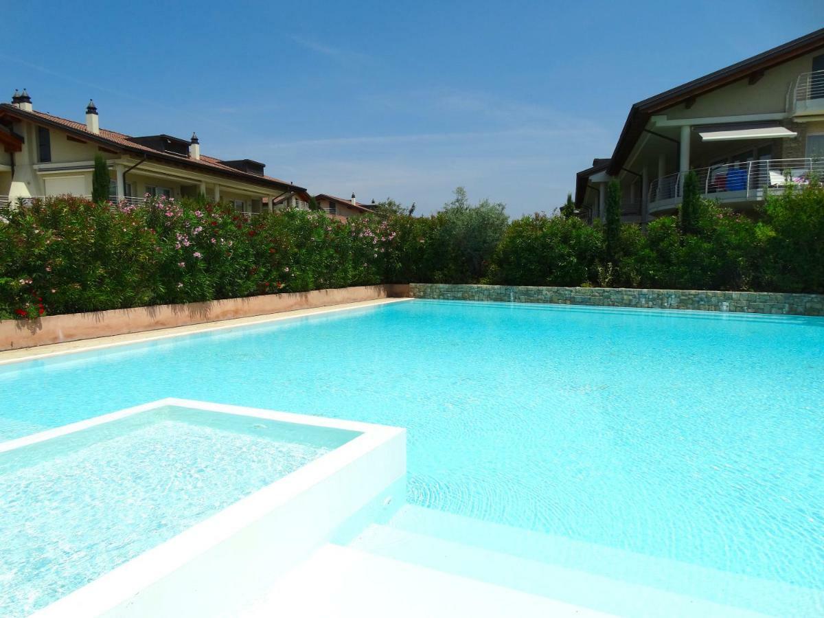 Phoenix Garda Hills Сирмионе Екстериор снимка