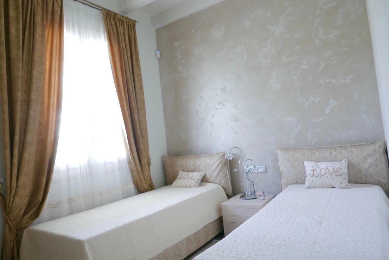 Phoenix Garda Hills Сирмионе Екстериор снимка