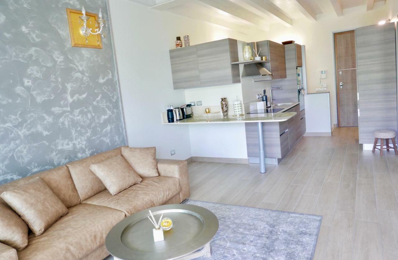 Phoenix Garda Hills Сирмионе Екстериор снимка