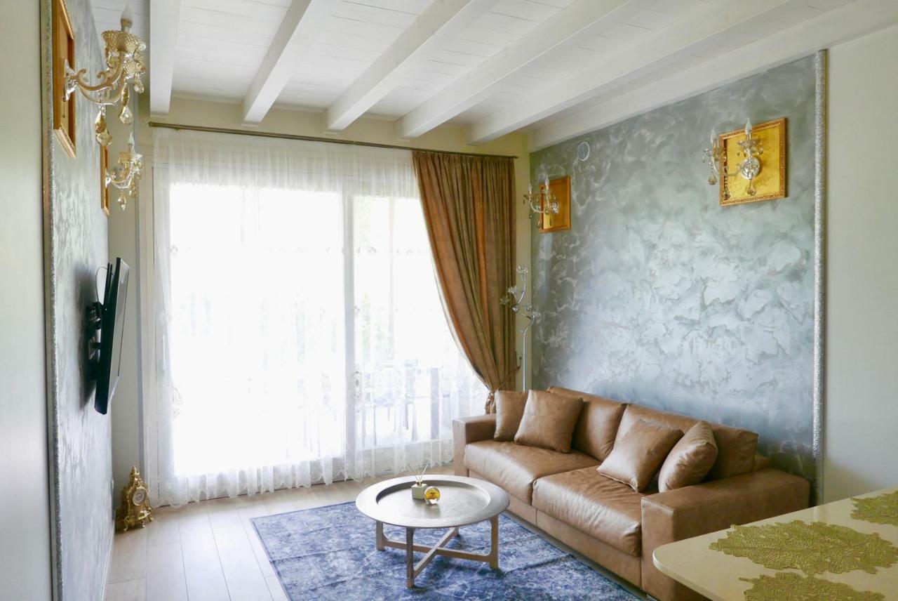Phoenix Garda Hills Сирмионе Екстериор снимка