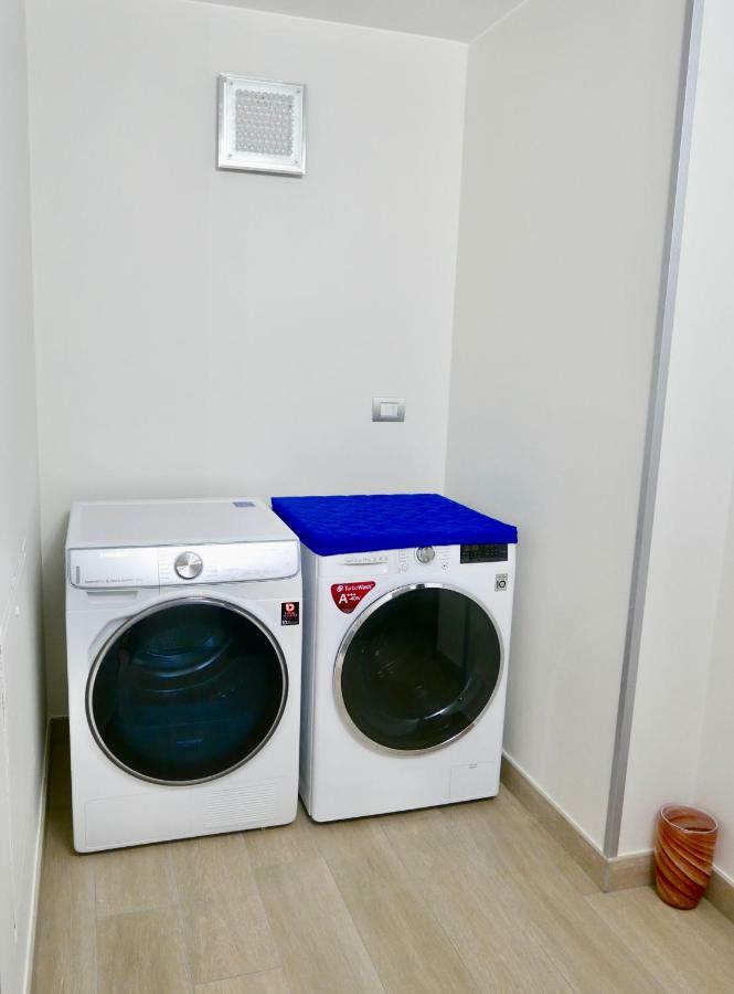 Phoenix Garda Hills Сирмионе Екстериор снимка