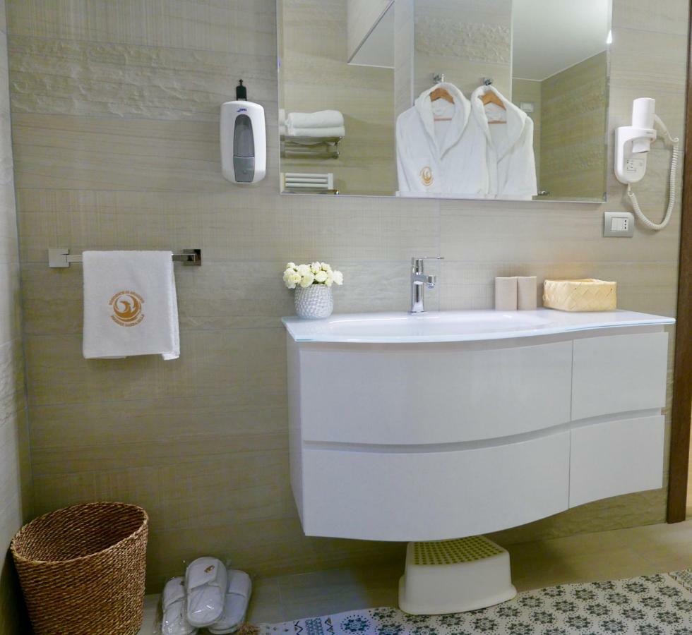 Phoenix Garda Hills Сирмионе Екстериор снимка